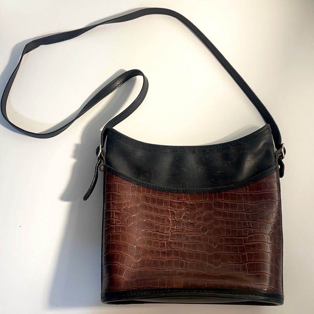 Leather alligator print over the shoulder bag 🤎